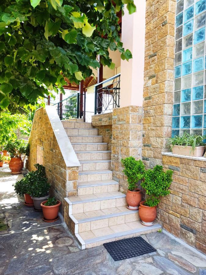 Paressa'S House Apartment นิกิติ ภายนอก รูปภาพ
